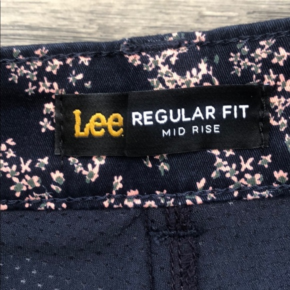 Lee | Mid rise blue w/ pink flower skirt - Picture 6 of 8